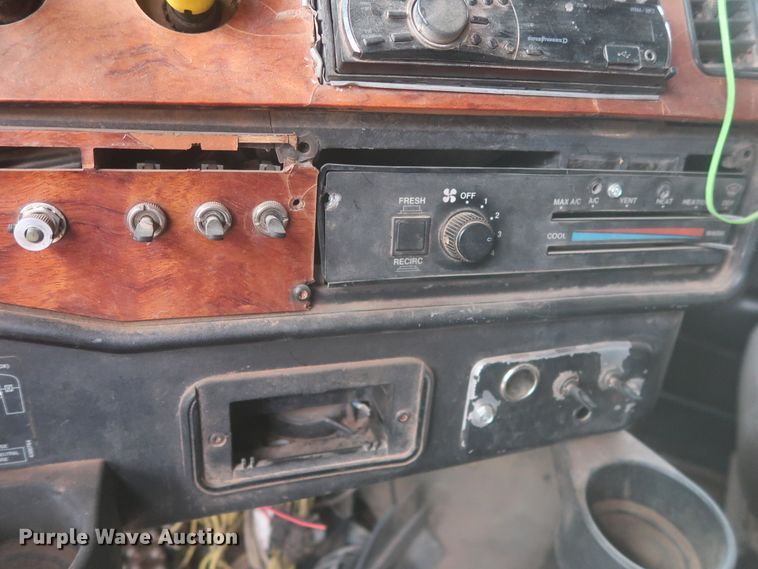 image for item DJ1885 1999 Freightliner FLD120  dump truck