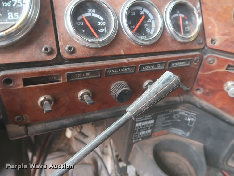 image for item DJ1885 1999 Freightliner FLD120  dump truck