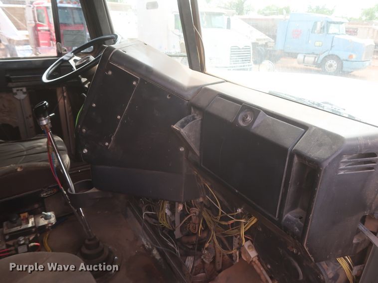 image for item DJ1885 1999 Freightliner FLD120  dump truck