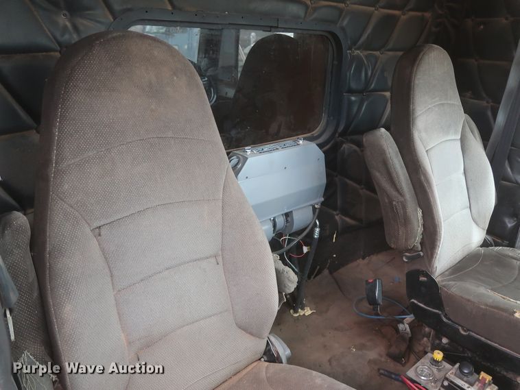 image for item DJ1885 1999 Freightliner FLD120  dump truck