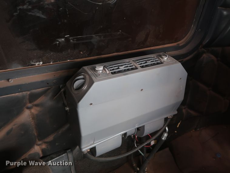 image for item DJ1885 1999 Freightliner FLD120  dump truck