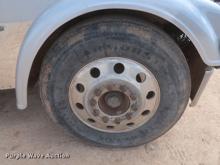 image for item DJ1885 1999 Freightliner FLD120  dump truck