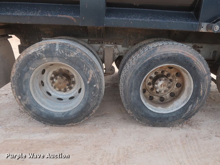 image for item DJ1885 1999 Freightliner FLD120  dump truck