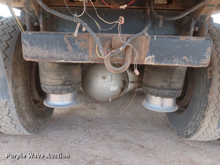 image for item DJ1885 1999 Freightliner FLD120  dump truck