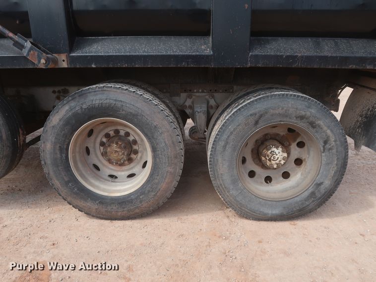 image for item DJ1885 1999 Freightliner FLD120  dump truck