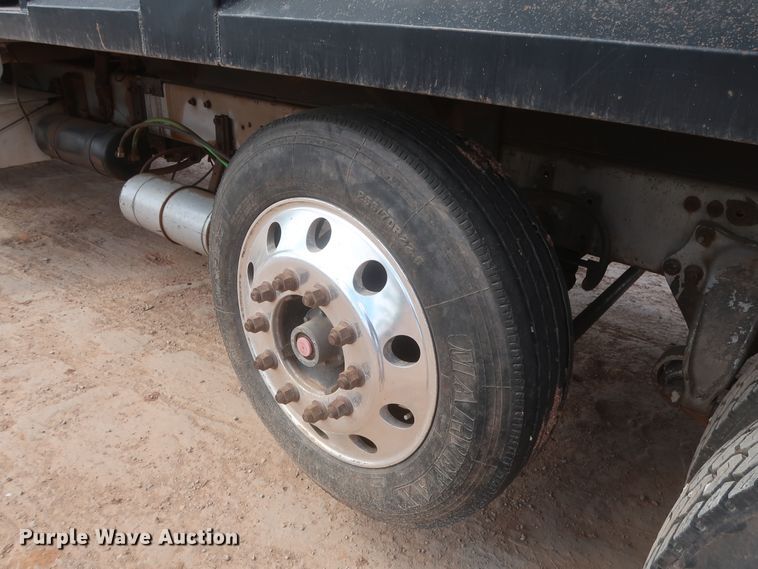 image for item DJ1885 1999 Freightliner FLD120  dump truck