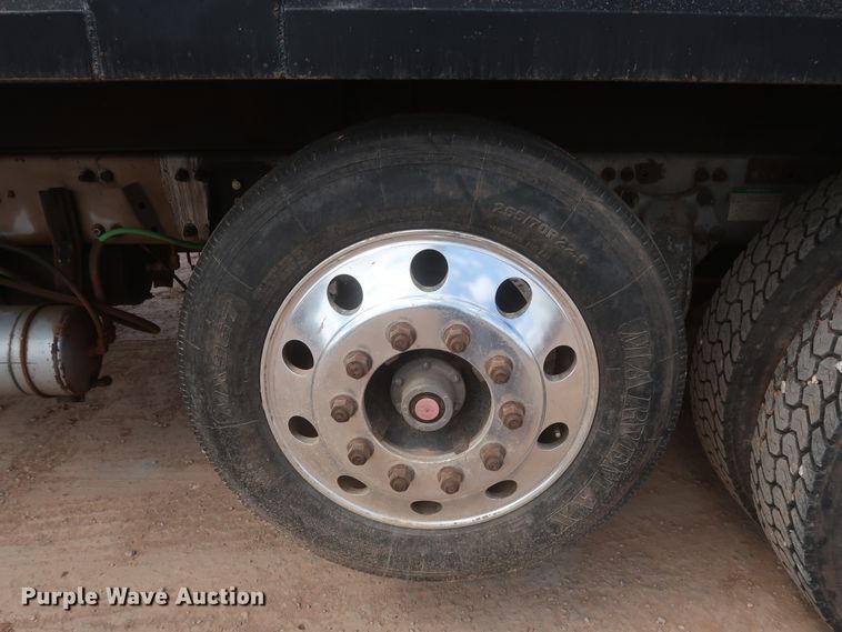 image for item DJ1885 1999 Freightliner FLD120  dump truck