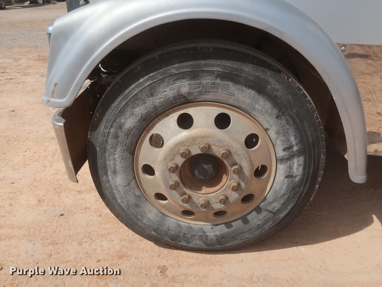 image for item DJ1885 1999 Freightliner FLD120  dump truck