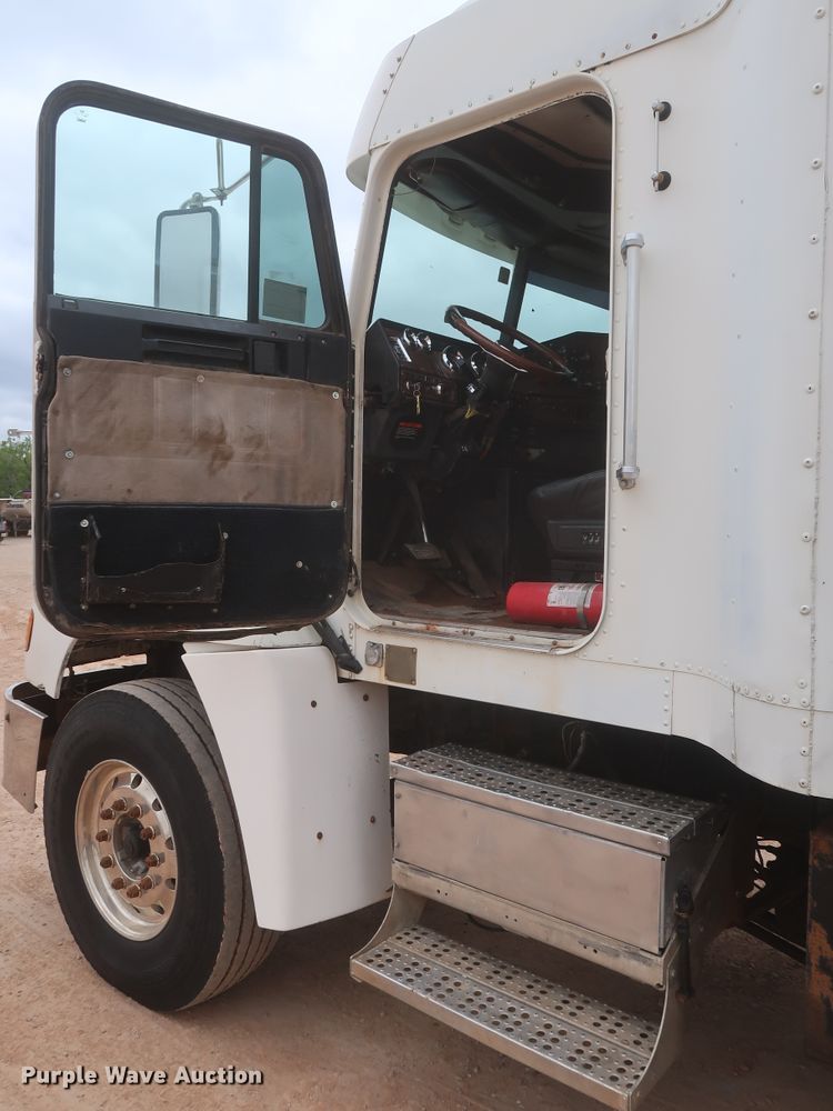 image for item DJ1894 2000 Freightliner FLD120  dump truck