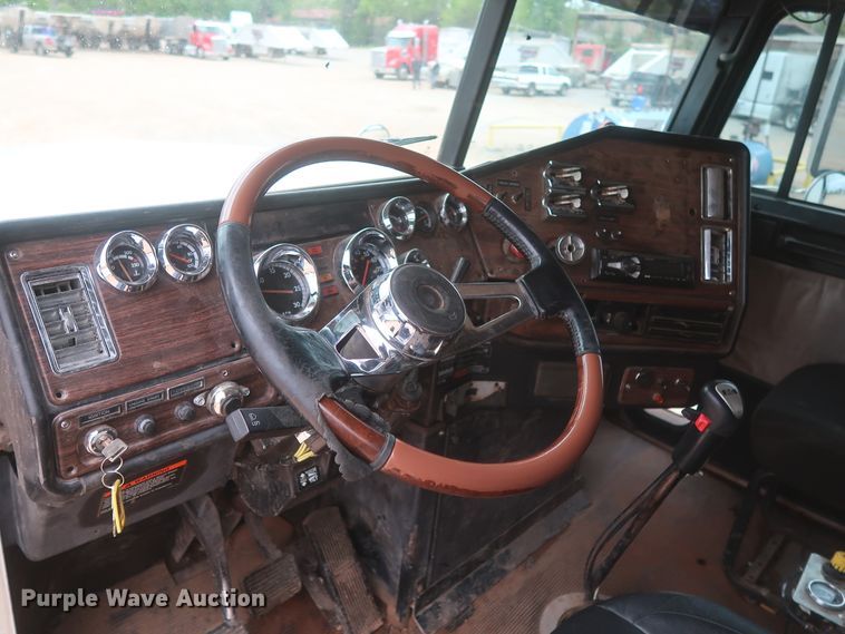 image for item DJ1894 2000 Freightliner FLD120  dump truck