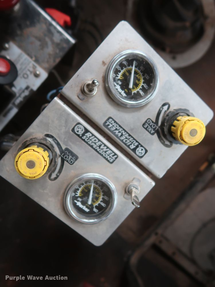 image for item DJ1894 2000 Freightliner FLD120  dump truck