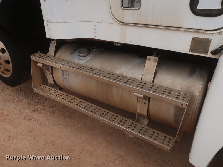 image for item DJ1894 2000 Freightliner FLD120  dump truck