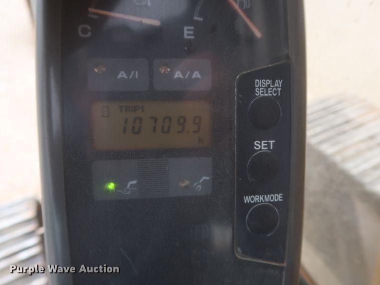 image for item DJ1896 2002 John Deere 200C LC  excavator