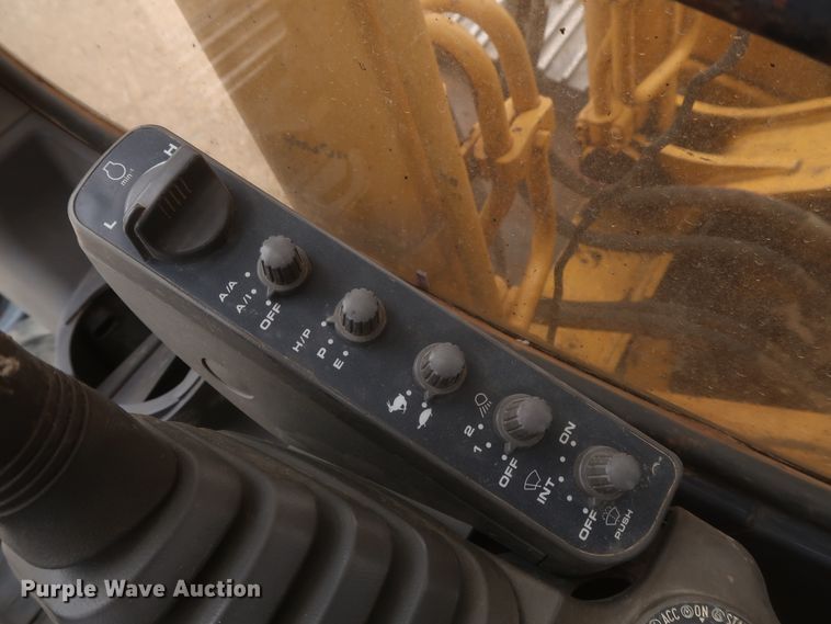 image for item DJ1896 2002 John Deere 200C LC  excavator