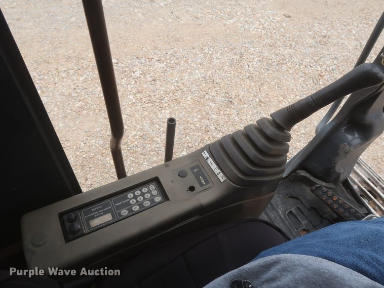 image for item DJ1896 2002 John Deere 200C LC  excavator