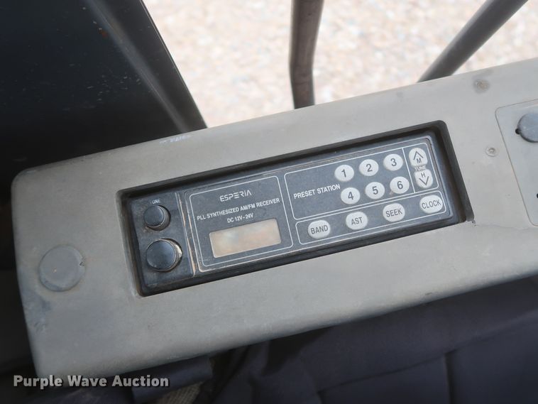 image for item DJ1896 2002 John Deere 200C LC  excavator