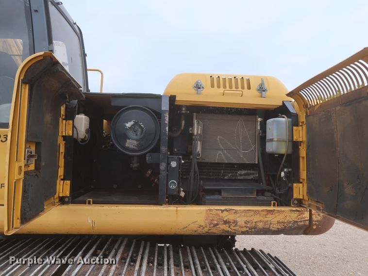 image for item DJ1896 2002 John Deere 200C LC  excavator