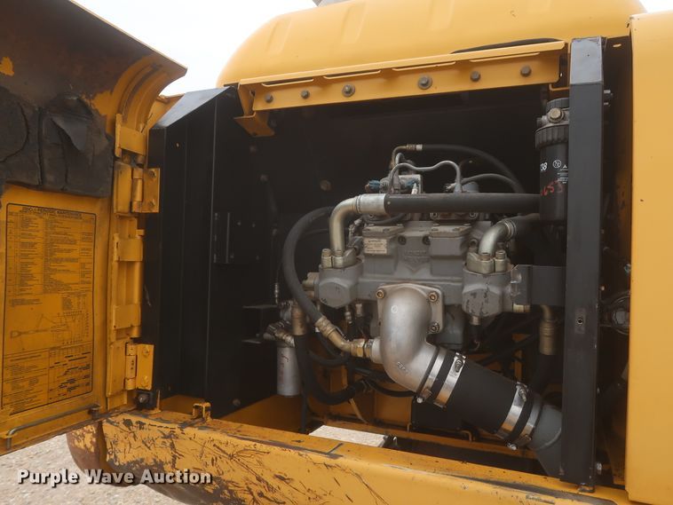 image for item DJ1896 2002 John Deere 200C LC  excavator