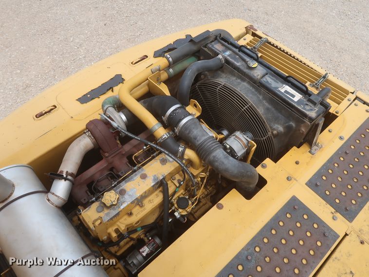 image for item DJ1896 2002 John Deere 200C LC  excavator