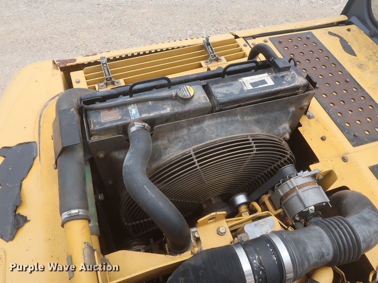 image for item DJ1896 2002 John Deere 200C LC  excavator