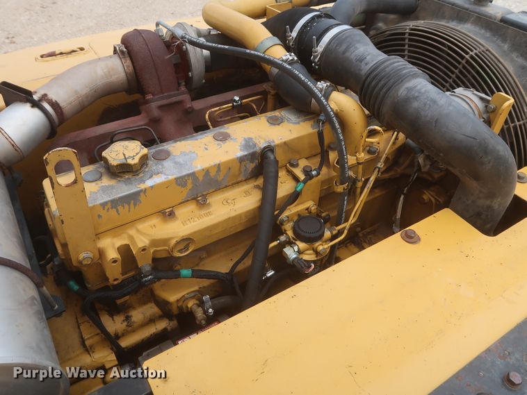 image for item DJ1896 2002 John Deere 200C LC  excavator