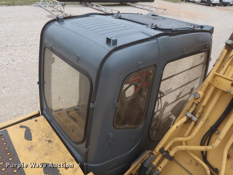 image for item DJ1896 2002 John Deere 200C LC  excavator