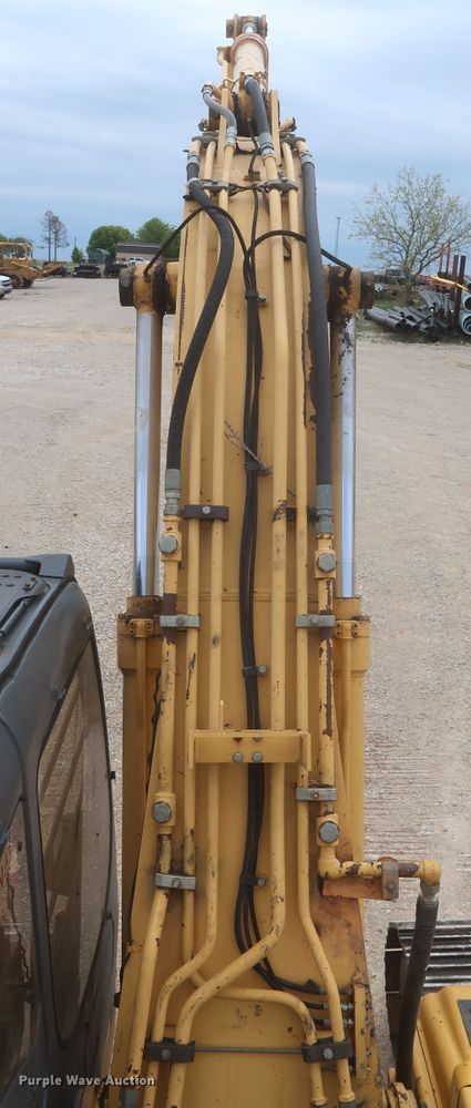 image for item DJ1896 2002 John Deere 200C LC  excavator