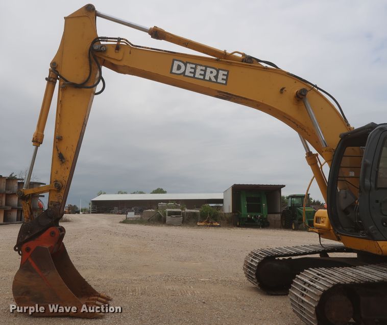 image for item DJ1896 2002 John Deere 200C LC  excavator