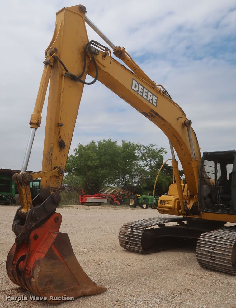 image for item DJ1896 2002 John Deere 200C LC  excavator