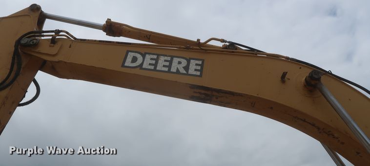 image for item DJ1896 2002 John Deere 200C LC  excavator