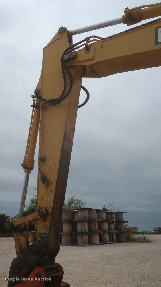 image for item DJ1896 2002 John Deere 200C LC  excavator