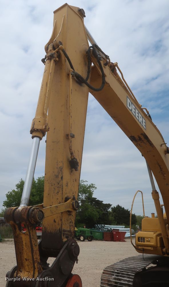 image for item DJ1896 2002 John Deere 200C LC  excavator