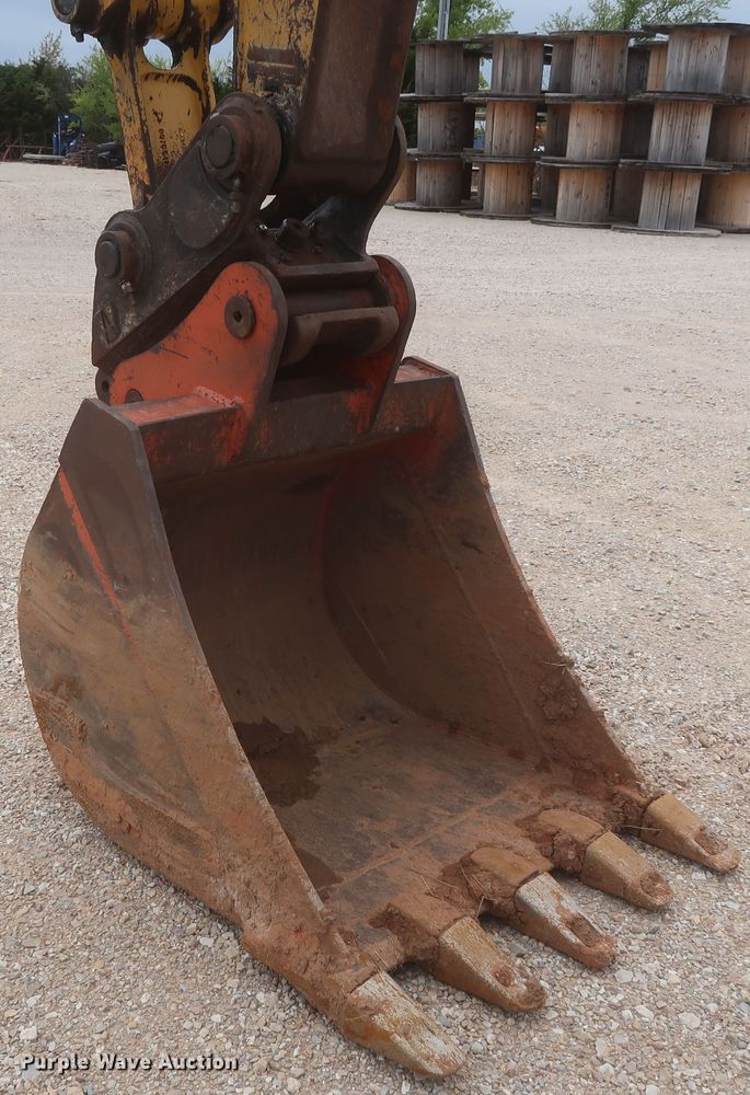 image for item DJ1896 2002 John Deere 200C LC  excavator