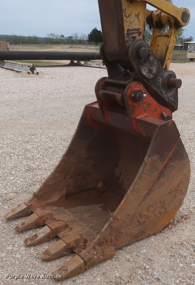 image for item DJ1896 2002 John Deere 200C LC  excavator