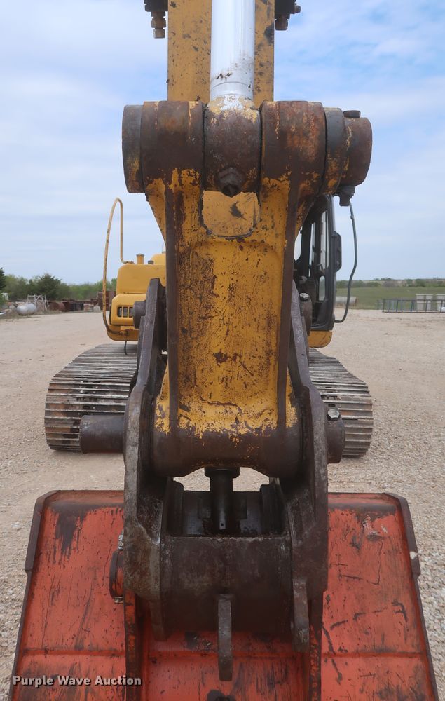 image for item DJ1896 2002 John Deere 200C LC  excavator