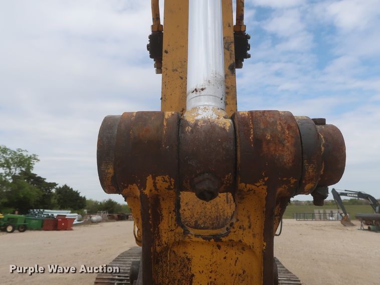 image for item DJ1896 2002 John Deere 200C LC  excavator