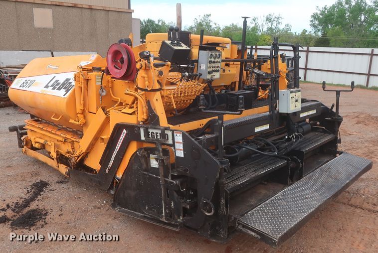 image for item DJ1903 2006 LeeBoy L8510T  paver