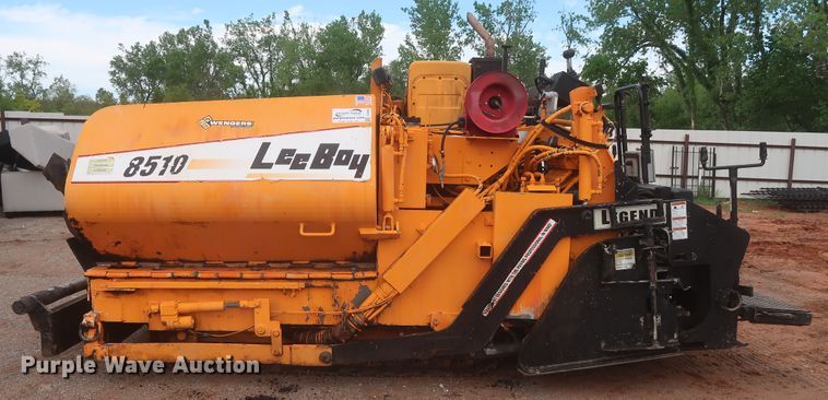 image for item DJ1903 2006 LeeBoy L8510T  paver