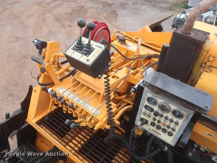 image for item DJ1903 2006 LeeBoy L8510T  paver