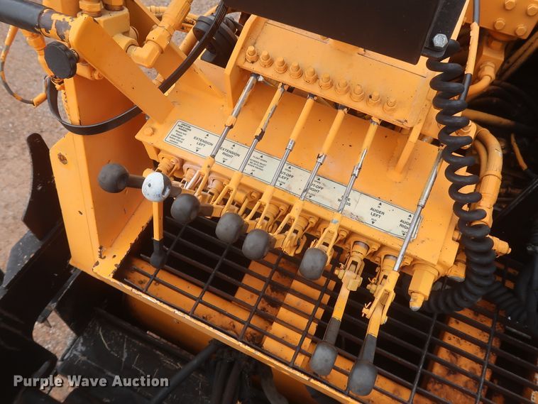 image for item DJ1903 2006 LeeBoy L8510T  paver