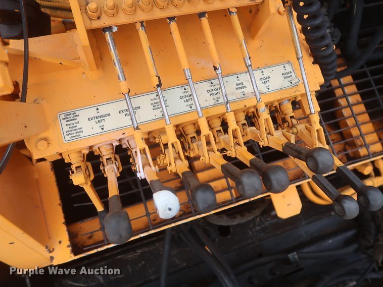 image for item DJ1903 2006 LeeBoy L8510T  paver