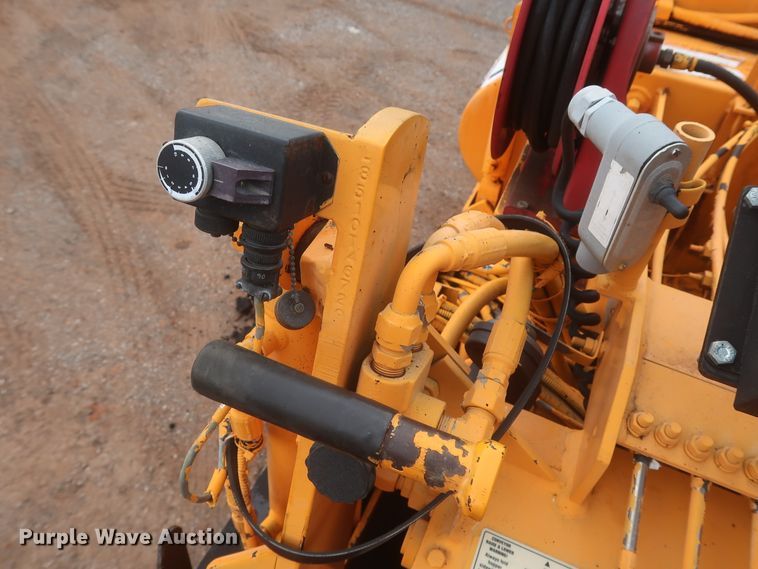 image for item DJ1903 2006 LeeBoy L8510T  paver