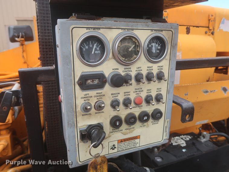 image for item DJ1903 2006 LeeBoy L8510T  paver