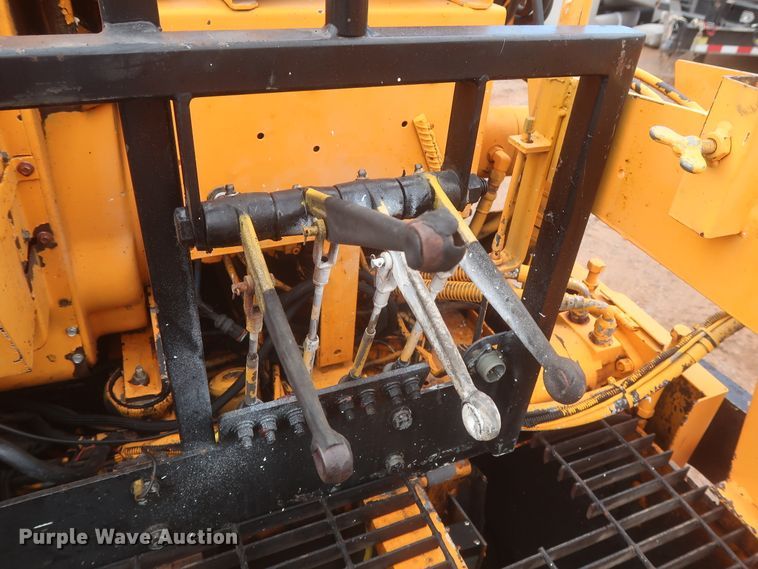 image for item DJ1903 2006 LeeBoy L8510T  paver