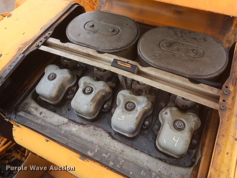 image for item DJ1903 2006 LeeBoy L8510T  paver