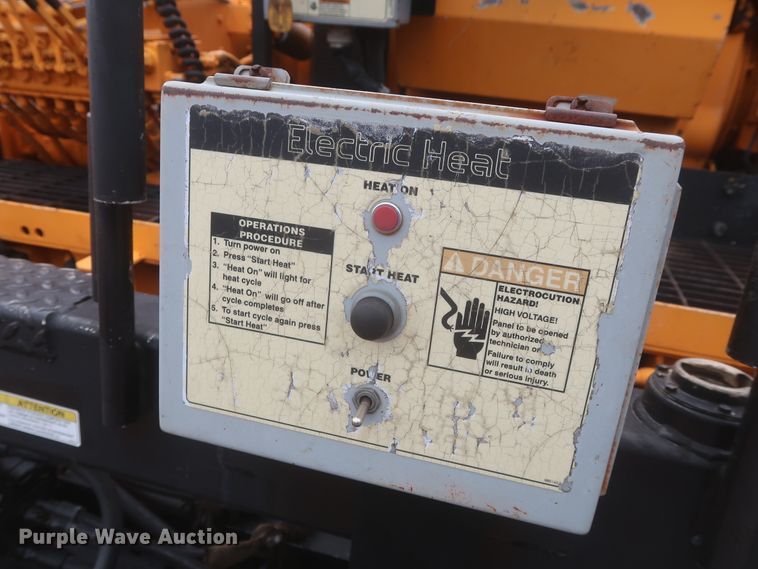 image for item DJ1903 2006 LeeBoy L8510T  paver