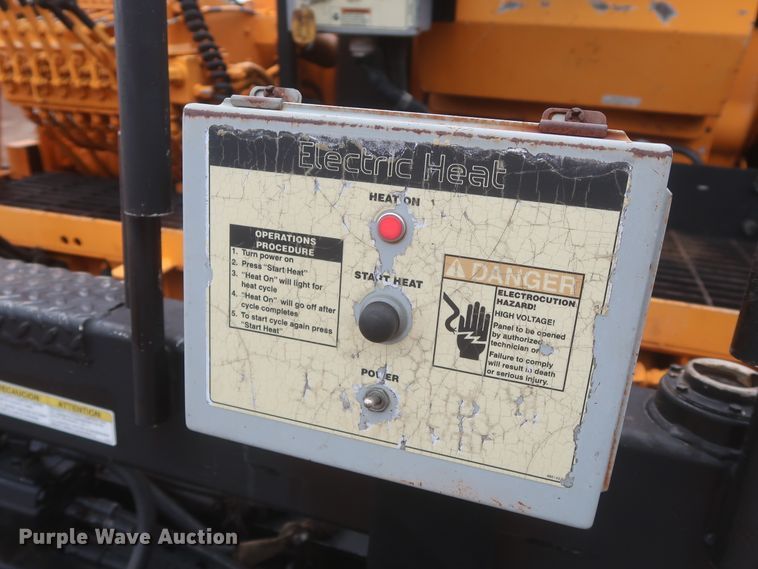 image for item DJ1903 2006 LeeBoy L8510T  paver