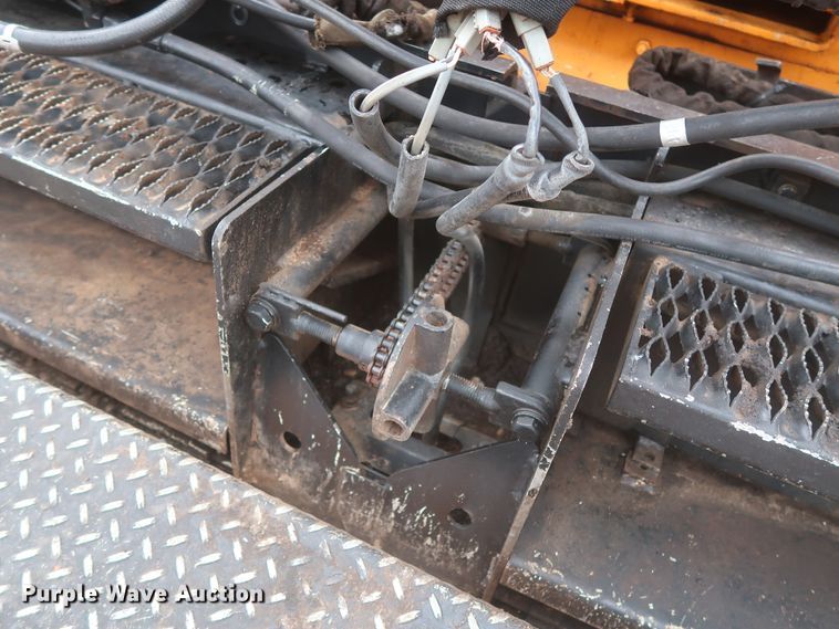 image for item DJ1903 2006 LeeBoy L8510T  paver