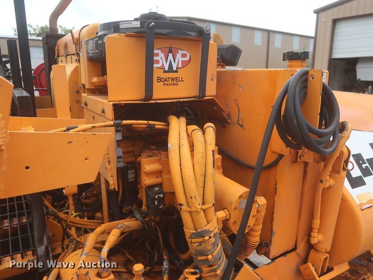 image for item DJ1903 2006 LeeBoy L8510T  paver