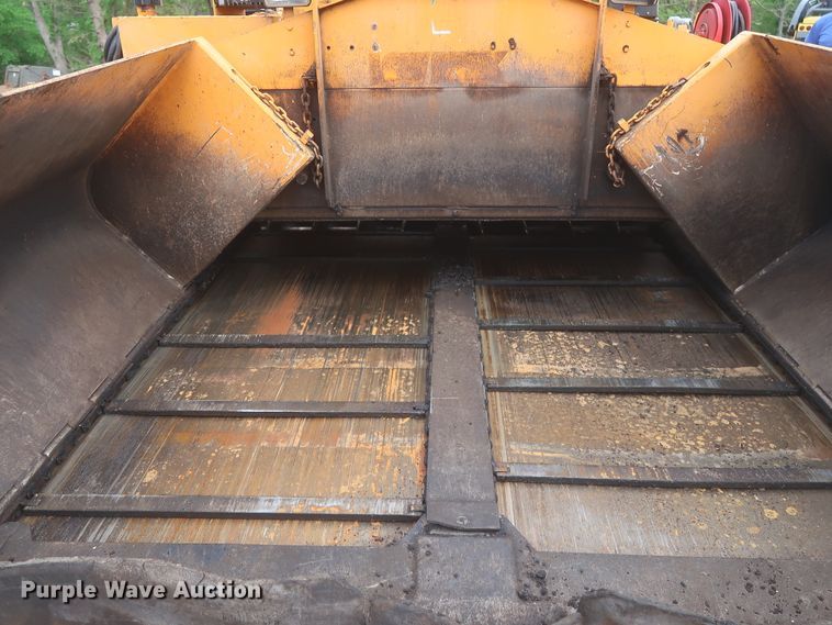 image for item DJ1903 2006 LeeBoy L8510T  paver